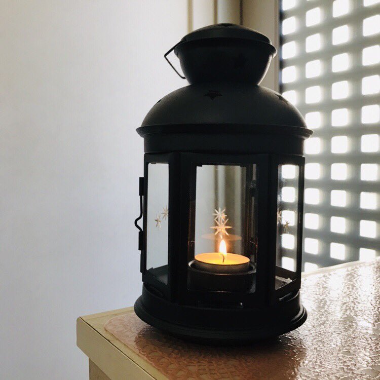 96mame_work's tweet photo. 先日ついに買ってしまった…
#IKEA
#キャンドル
#ランタン
#ROTERA
#ロテーラ
#ティーライト
セール中だったらしく
税込299円でござる٩(*´︶`*)۶
中のキャンドルもIKEAで、これは元々防災用に買ってあったもの。
確か1個あたり5円で、
4時間もつo(`・ω´・+o) ドヤァ…! https://t.co/RrchNjzxkT