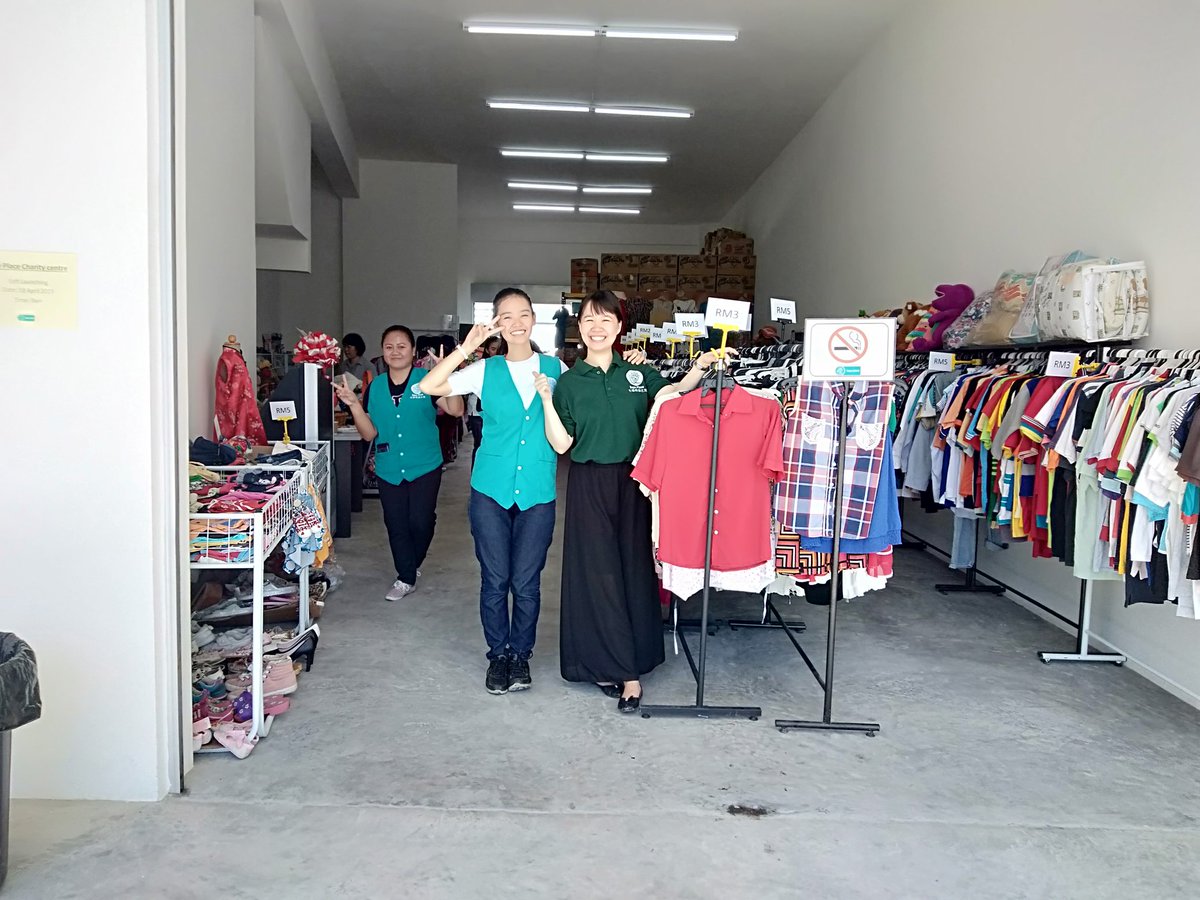 merymarta55's tweet photo. Hope place charity centre open now at stutong tt3 near samajaya custome .. tuk ktkorng kuching gi sitok la sik rugi ktk mun pegi sitok nang champion barang2 sitok deng 
#Sarawak 
#sarawakinformasi 
#hopeplacesarawak
#2019PilihShopee https://t.co/E4LJUe1qtv