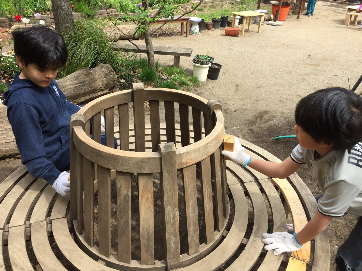 MSTokyoGarden's tweet photo. Maintaining the bench in the garden with Sunshine and Elementary students. #MSTgarden #MSTresponsibility #WeAreMST https://t.co/iNVmvBSCrW