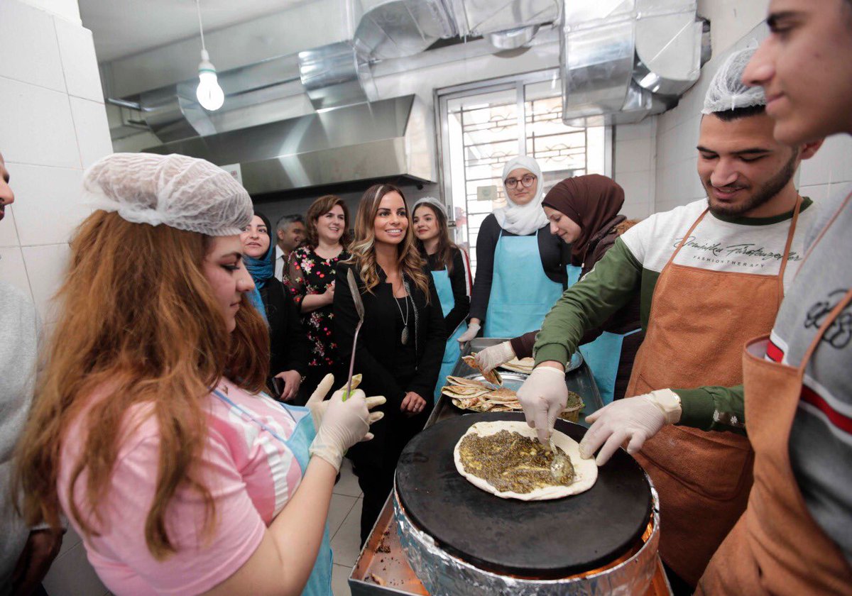 Darinekhatib's tweet photo. When talking with agriculture school students and trainees in Fenar-Lebanon, I was impressed by the young women's interest in being involved in the food and agriculture sectors. They were the majority! 62% of them are girls 👩‍🌾♀️@FAOarabic @FAOinNENA @grazianodasilva https://t.co/sY0FFFzaYR