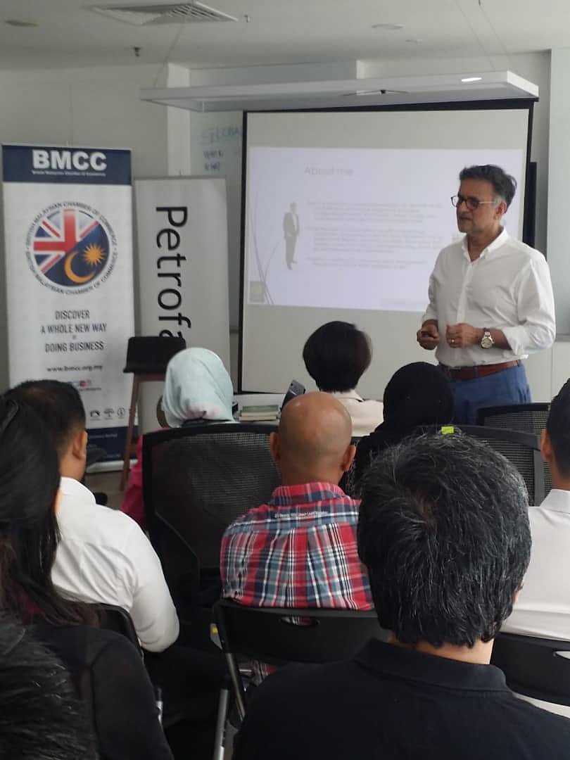 BMCCmy's tweet photo. As part of the #ProfessionalDevelopmentProgramme for #PetrofacMsia, #BMCC held a talk on 'Being an Effective Leader in a VUCA World' ft Anwar Jumabhoy, Regional Consultant of Mercuri Intl SEA and a dialogue session with Boonsiri Somchit, Co-Founder of Xtrategize Technologies. https://t.co/irssXeICtK