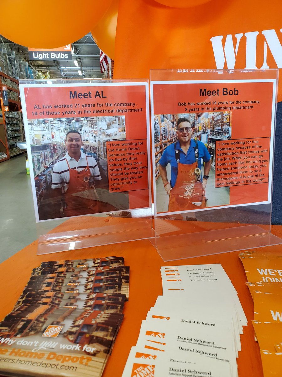 depochic1's tweet image. Daniel the ASDS at 472 driving excitement around turning customers into associates! This is a great way to highlight what it is to be a orange blooded associate!! Thank you Daniel!! @jacki_mccord @cvjuarez1 @DJJKsanchez @AndrewJensen66 @SCHWERDINATOR #PMDpeoplefirst #D130Driven