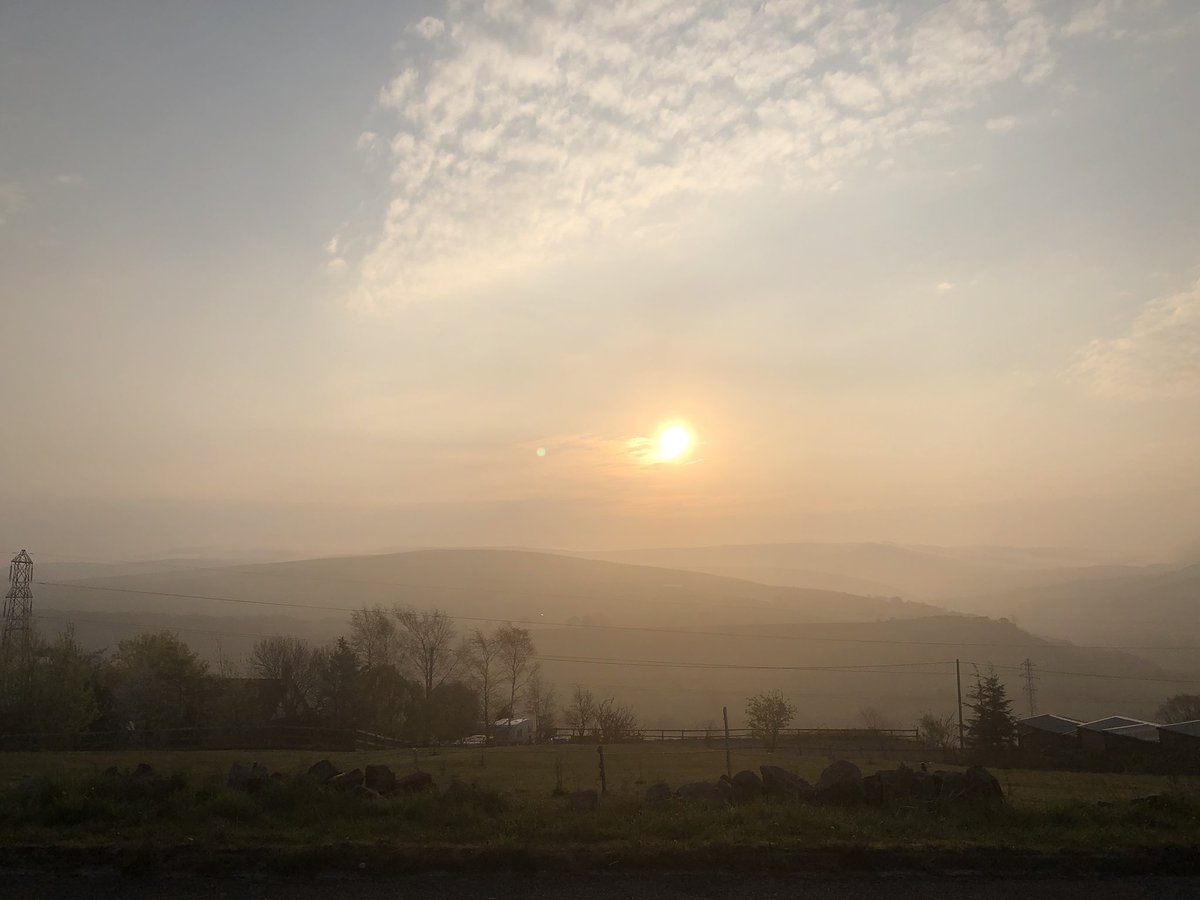 MAW_H's tweet photo. Forgot I stopped to take these... a misty #SettValley sunrise, yesterday :-) https://t.co/V0xDbOX61k