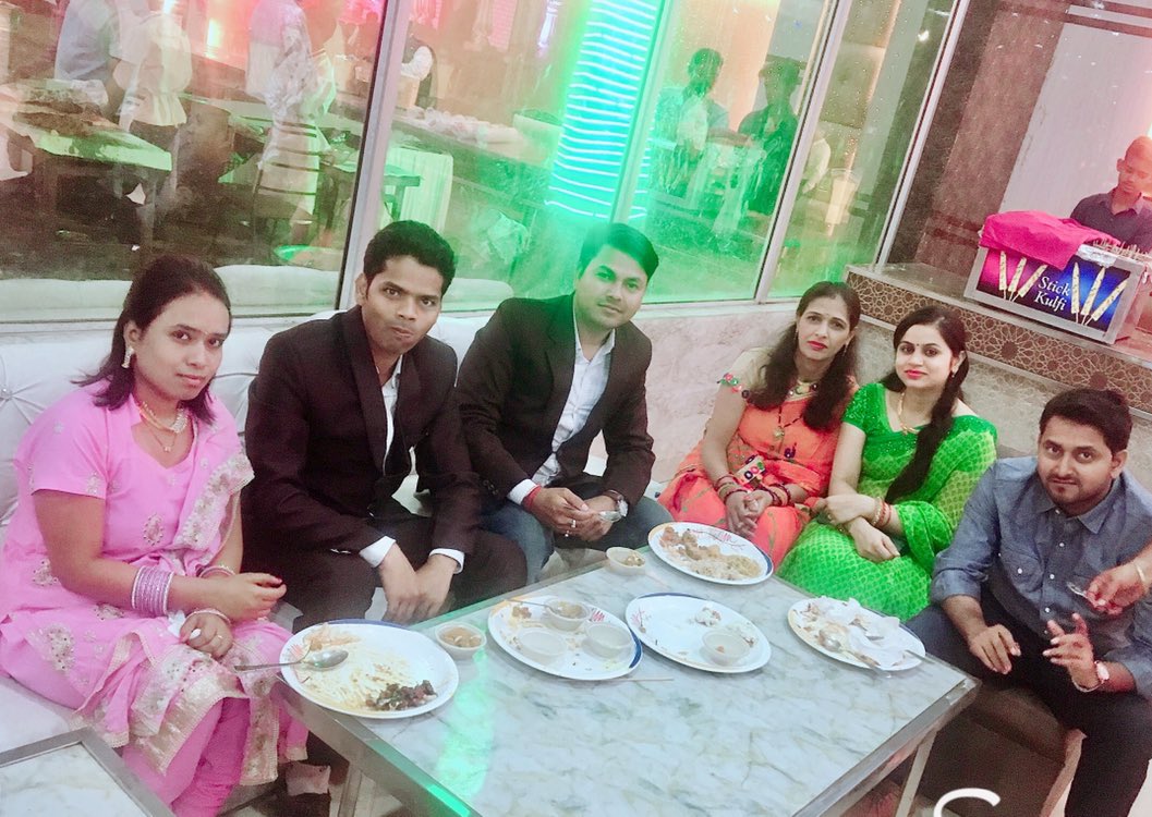 ManojYadav_UP60's tweet photo. #Sharwan_Ji_Ki_Party_Me #With_Colleagues
#Just_About_Last_Night 17/04/2019
@Friends_Forever #Fun_Unlimited https://t.co/62qsgv0aaw