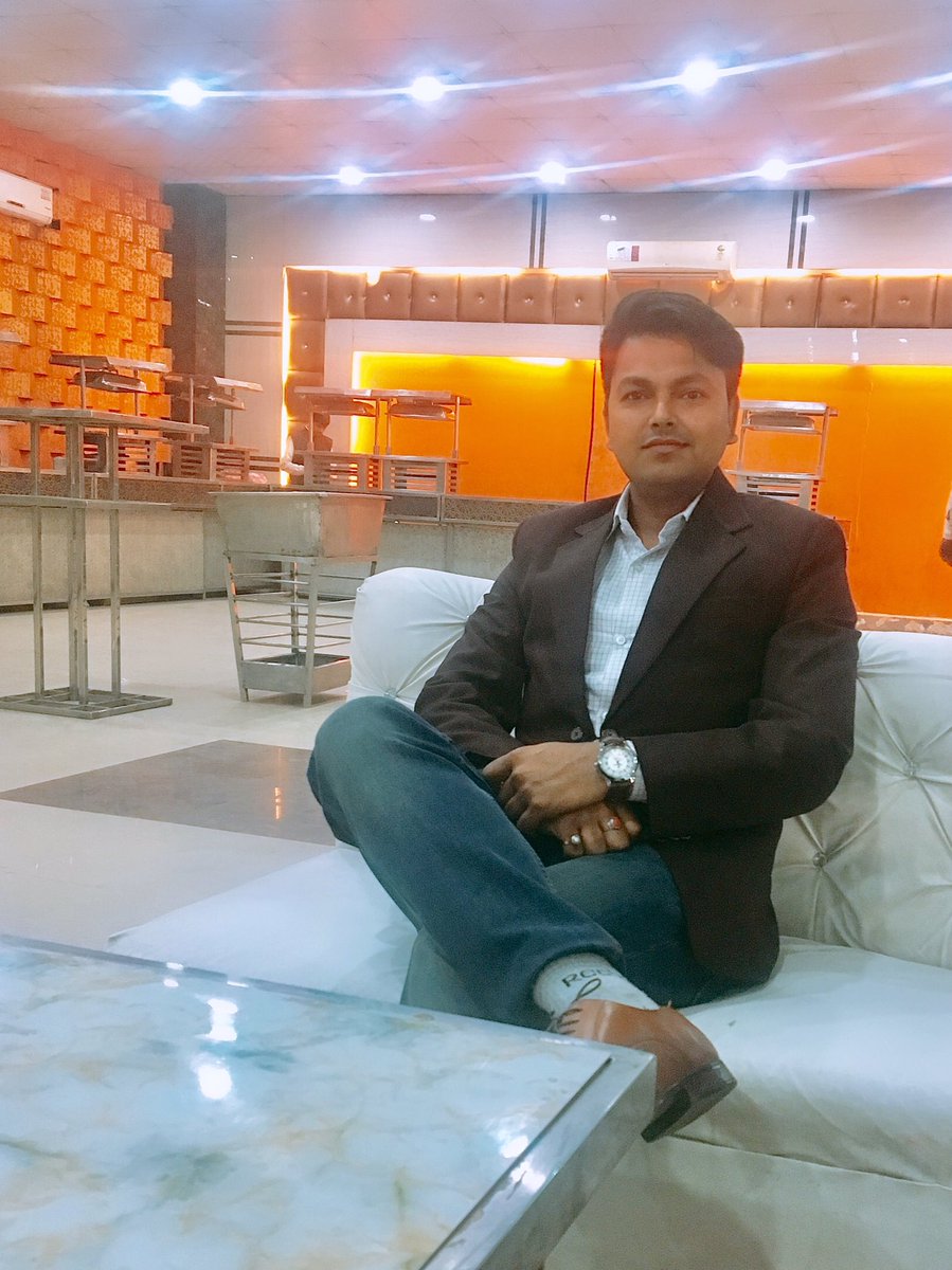 ManojYadav_UP60's tweet photo. #Sharwan_Ji_Ki_Party_Me #With_Colleagues
#Just_About_Last_Night 17/04/2019
@Friends_Forever #Fun_Unlimited https://t.co/62qsgv0aaw