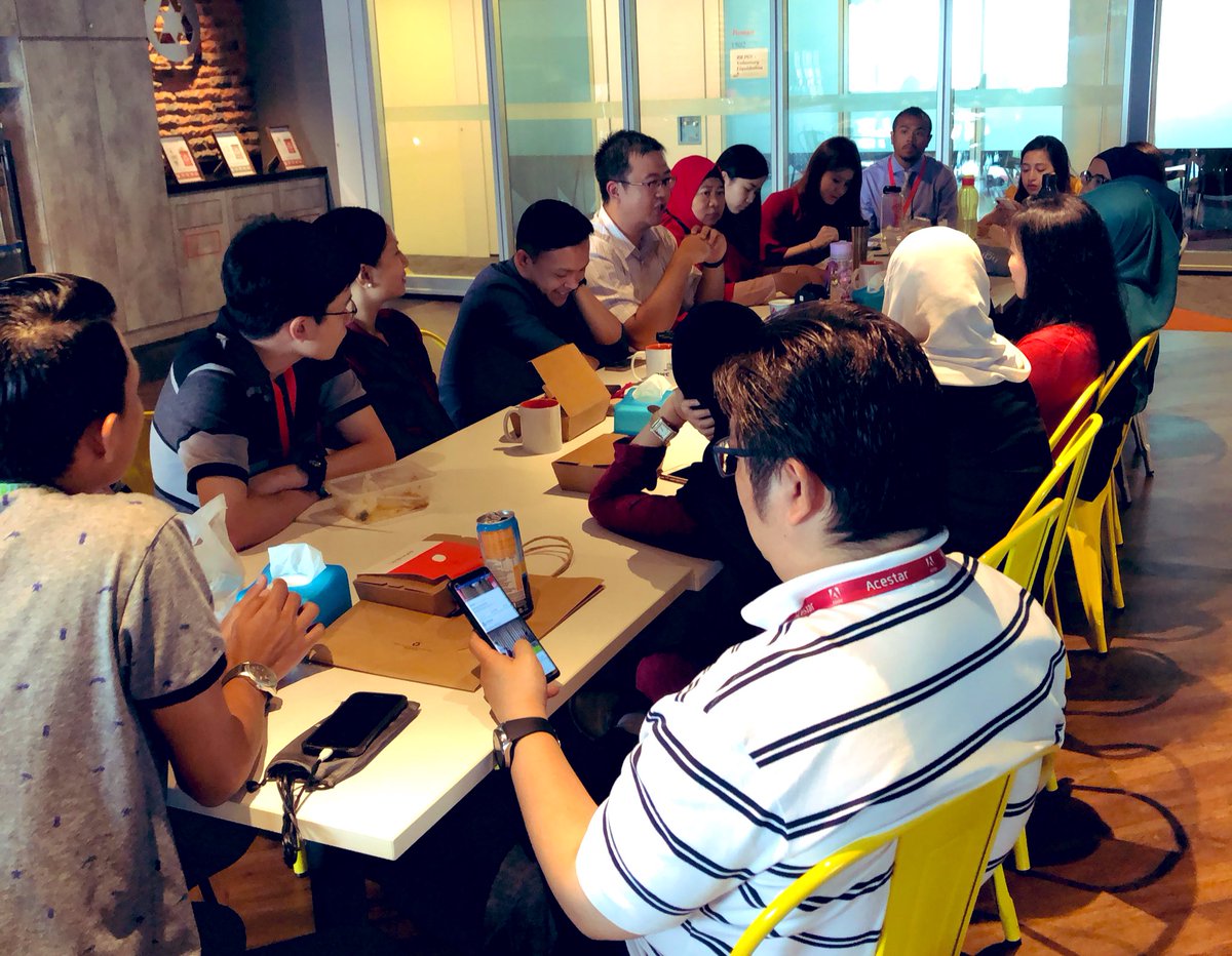 flopeiyee's tweet photo. A large crowd for today's Lunch with a stranger ft our 2 in-house creative team, Jen Sen &amp; Faiz who does all our videos. #PwCMYCR #lwas https://t.co/713WdFFrSK