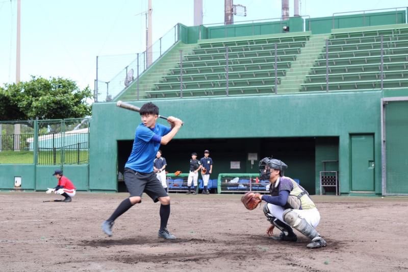 shirucafe08's tweet photo. 〈新歓応援📣〉

皆さんこんにちは！

今日ご紹介するのは野球サークル⚾️の
ちゅうけんず【@ku_chukens】さん❗️

野球はもちろん、合宿🏕やBBQ🍖などイベントも大盛り上がり🔥

初心者・経験者 の方も楽しめます！！
マネージャーも大歓迎です！

3枚目のバッターの方が代表さん👀

DMお待ちしてます💌 https://t.co/VUhF3k7WLo