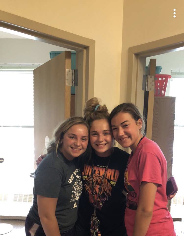 ssarahevans's tweet photo. Happy birthday 19th to my best friends since kindergarten!! Truly never a dull moment with these two♥️ love you two sm and glad I got to spend 15 years being your bff and I can’t wait for many more to come♥️...p.s. imy &amp; ily https://t.co/lMnIaLqLDT