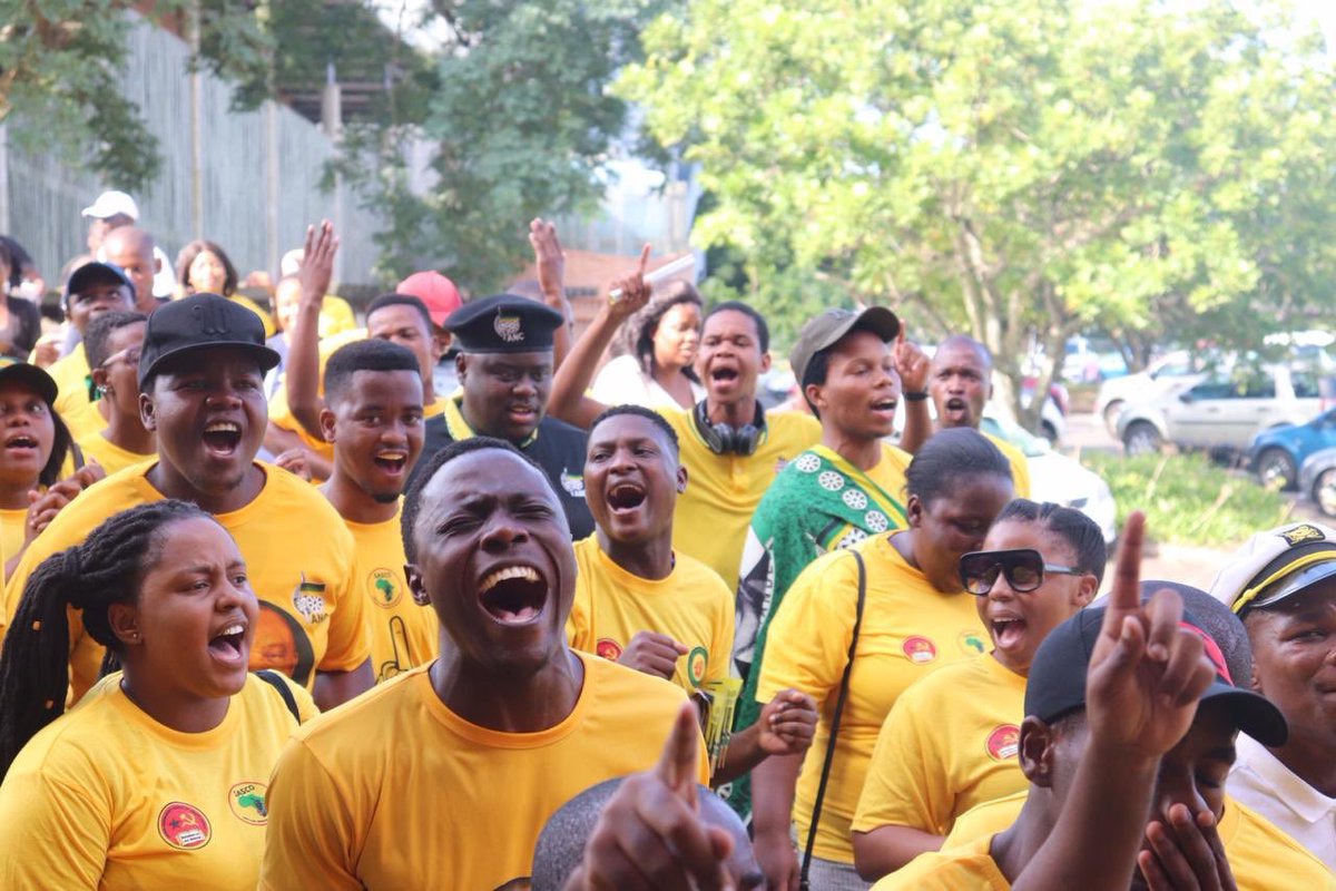 SascoUnizulu's tweet photo. Thank you @ANCYLhq @njabulobheka @SASCO_Jikelele @MYANC for visiting Khulekani Mhlongo branch (unizulu). Viva ANC! ๐๐ค๐ #ThumaMina #GrowSouthAfrica #YouthVoteANC #GrowSouthAfrica #OnestudentOneANCVote https://t.co/MJWzfKgyIv