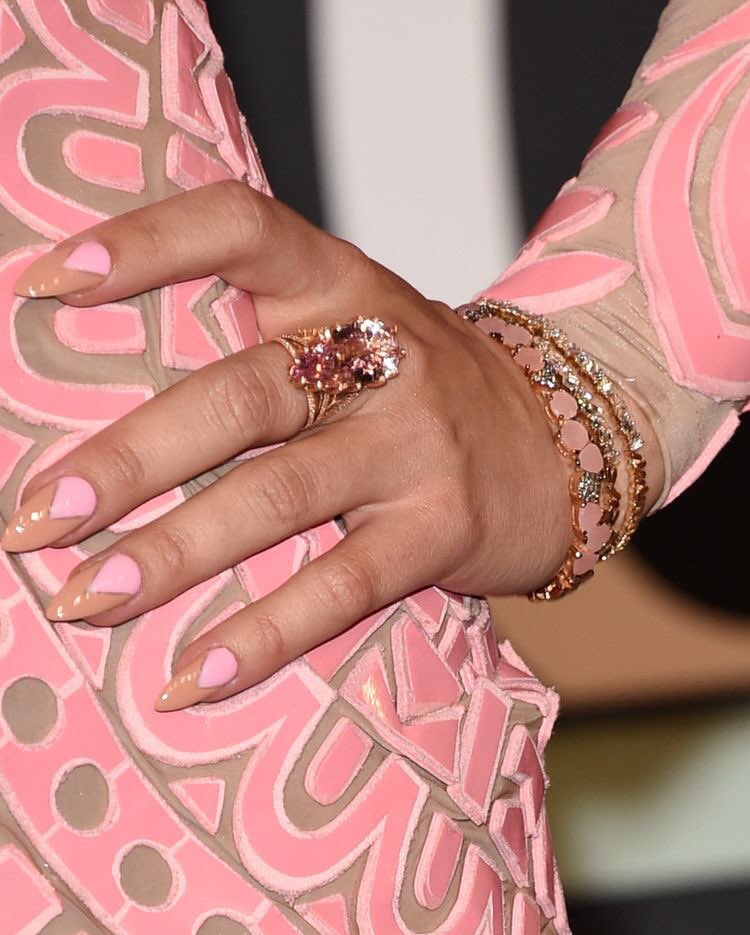 quackvato's tweet photo. demi’s hands are so pretty https://t.co/i2wqUHuxkl