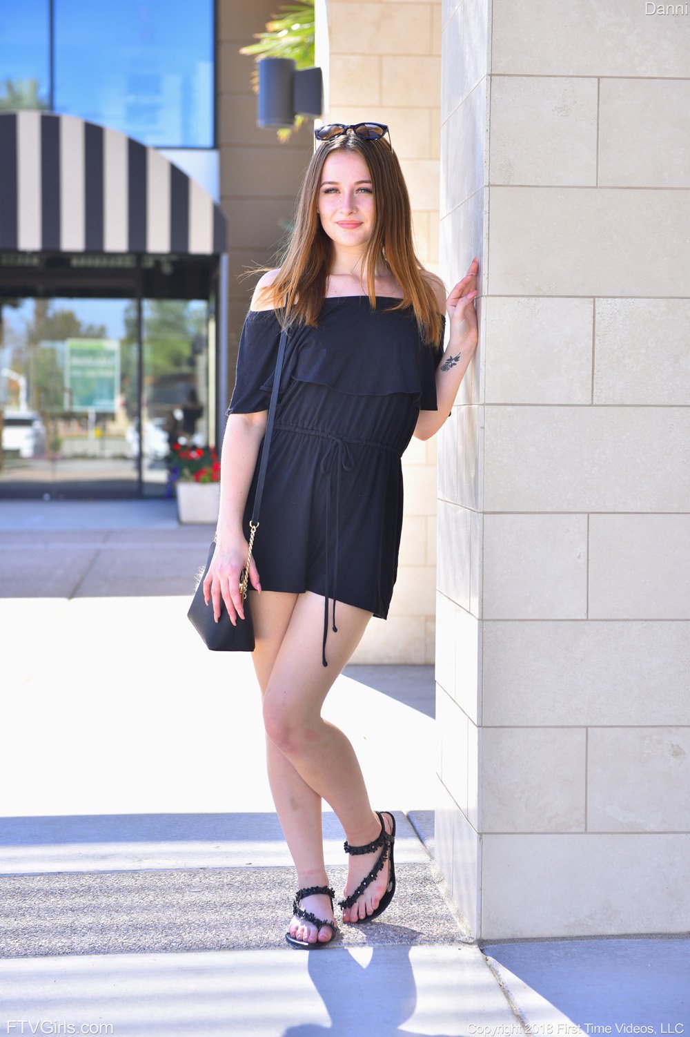 porn-star.com on X: Danni Rivers @queendannixxx toying on the stairs:  t.coatiQlSYIU1 What a naughty hottie! #nsfw #dildo #outdoor  #masturbation #pornstar t.co6nQYOe6FBP  X