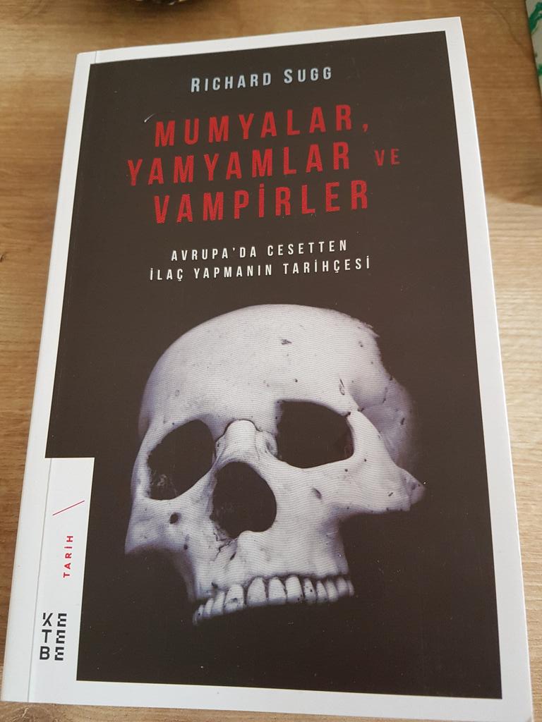 Hadi bakalım çekiliş yapalım. Konusu da, içeriği de son derece benzersiz bir <a href="/ketebe/">Ketebe</a> kitabı: Mumyalar, Yamyamlar ve Vampirler

RT eden 2 takipçime... Sandık 21:00'de kapanır.