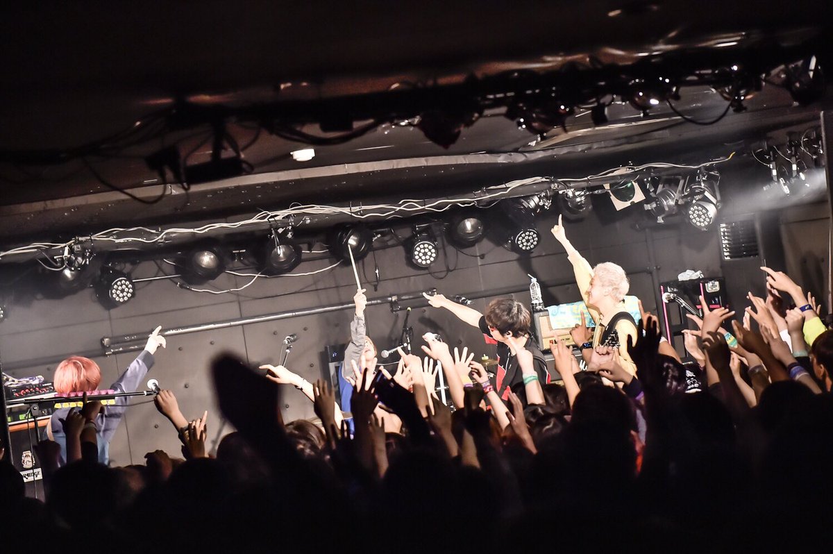 KEYTALKtweet's tweet photo. 🇯🇵 熱い熱い思いぶっ放しツアー 〜目指せ全国制覇への道〜🌟

4/17 四日市ROOTS公演
photo by @AZUSA_TAKADA

続きはオフィシャルインスタをチェック👀✨

#徳島の写真ちょっと待ってね https://t.co/wduXFJjk38