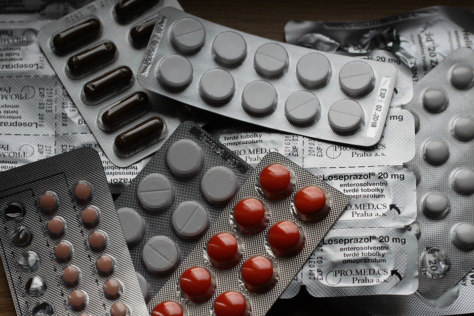 Kaspersky_DACH's tweet photo. Da #Healthcare-Unternehmen eine große Menge an äußerst vertraulichen Daten speichern, sind diese ein sehr attraktives Ziel für Cyberkriminelle. Schützen Sie vertrauliche Daten und wichtige Systeme mit #Kaspersky #TrueCybersecurity: https://t.co/D3g3WJK7QO https://t.co/ajRAZXfsyZ