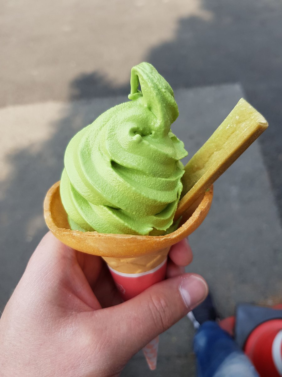 leonov_eugene's tweet image. Green tea ice-cream has unusual taste) 
In Russia, in most cases, we have chocolate, vanilla, caramel ice-cream. So this Japanese dessert was a cool experience 😋