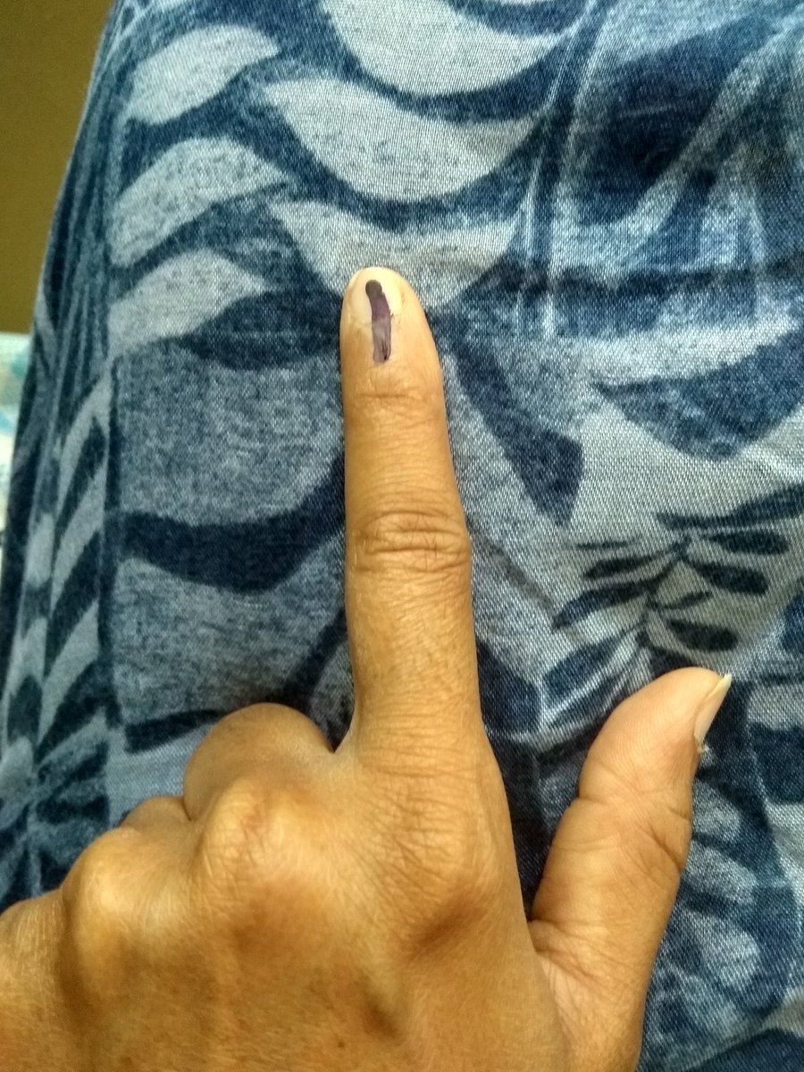 Malli_official's tweet image. நாமலும் ஜனனாயக கடமையை ஆத்தியாச்சு..😊
#Prakashraj4Parliament