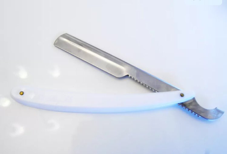 OmApsara's tweet photo. White Ali Biyikli / Sedef razor - in lots of other colours too and all with free shipping!

#steamtowels #nationalbarbers #skintaper #barber https://t.co/UdyBFqEO4b