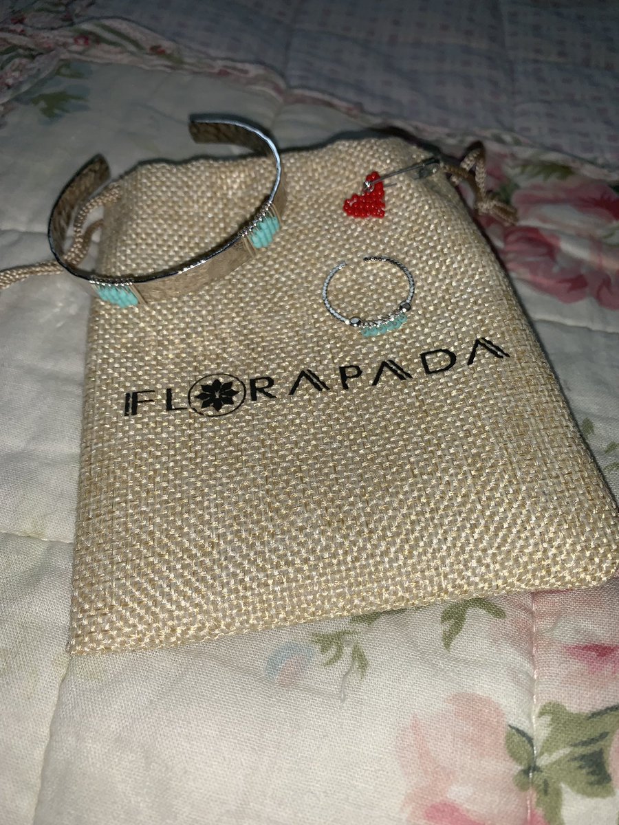 MarineConan1's tweet image. Moi qui suis une amoureuse des bijoux, je ne suis que joie d’avoir été choisie comme ambassadrice de @FLORAPADA ! Leurs bijoux sont si jolis ! 

Si vous avez envie de vous laisser tenter, profitez de mon petit code promo -15% « MARINETTE15 » 😘😘