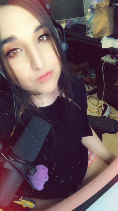 Watch EmilyRoseIV's leaked NSFW photo on TwXstars