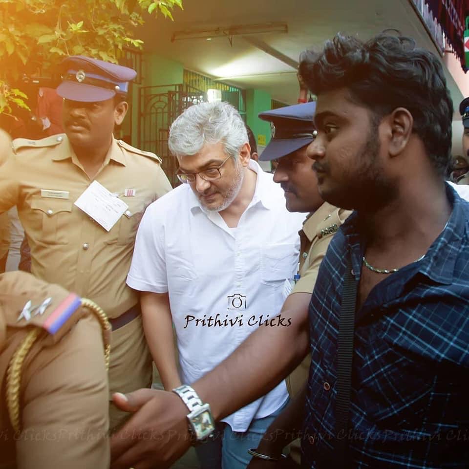 Thalafansml's tweet photo. நடிகர்களில் முதல் ஆளாக வந்து வாக்களித்து #தல

#NerkondaPaarvai #NKPJudgement https://t.co/Zd3wWyRuXt