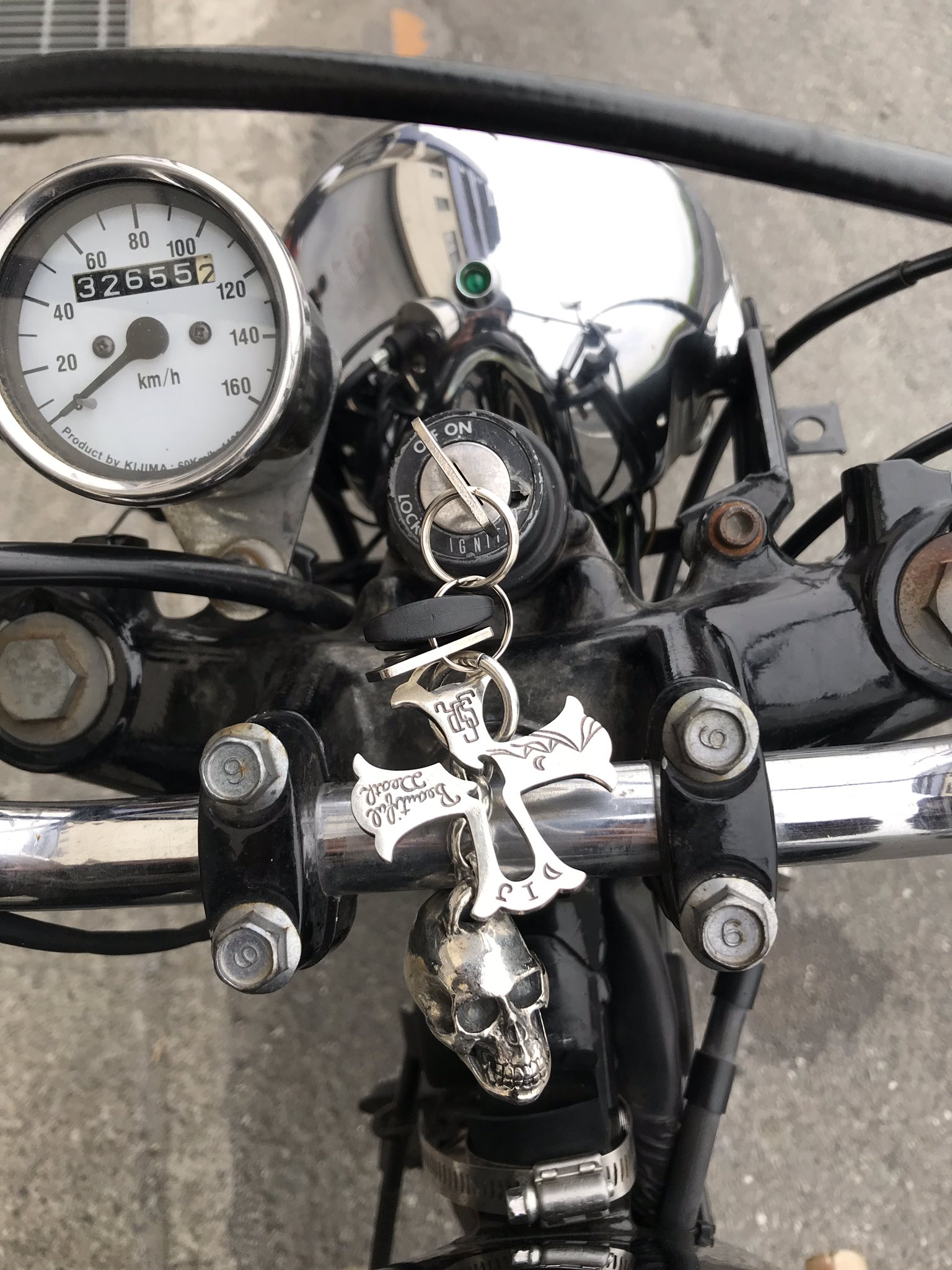 Buffalo 3 Twitterren 昨夜は浅井さんの撮影に 愛車と共にムロ君とルードギャラリーの岡田くんと 一緒に参加させて貰いました サリンジャー号と共演できる日がくるんなんて俺のバイクも感動していたと思う 完成が楽しみ 浅井健一 ベンジー