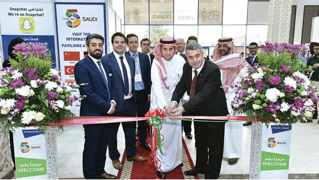 plantnequipment's tweet photo. The value of planned and yet un-awarded projects in Saudi Arabia exceeds USD 1.2 trillion. https://t.co/S5dDx3a4B9

#projects #saudiarabia #trillion #construction #constructionsite #constructioncompany #ksa #riyadh #jeddah #mot #arriyadh #saudi #heavyequipment #heavymachinery https://t.co/cr1wAPJJiD