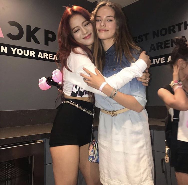 kristinapimenova with Jennie & Jisoo
#BLACKPINKinLA 
instagram.com/kristinapimeno…