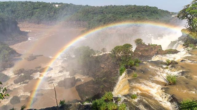 Iguazu, tym razem widok z góry.

#wachlarz #podróże #podróżemałeiduże #america #argentina #brasil #southamerica #border #water #waterfall #rainbow #colours #travelgram #instatravel #traveling #travelwithbaby #viaje #viaggio #green #blue #nofilter #trip #instamoment #instamoo…