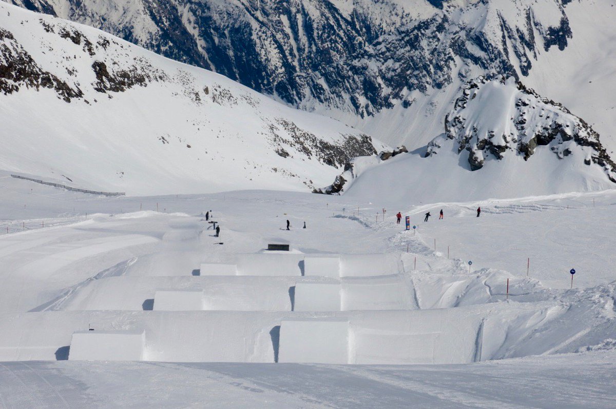 planetski's tweet image. Check out the latest #snowforecast for the Easter weekend. 
PlanetSKI is in the Tirol and it’s all looking rather good: 
planetski.eu/news/11676
@VisitTirol #hintertuxgletscher #easterskiing #letsgoskiing ❄️⛷️❄️🏂❄️