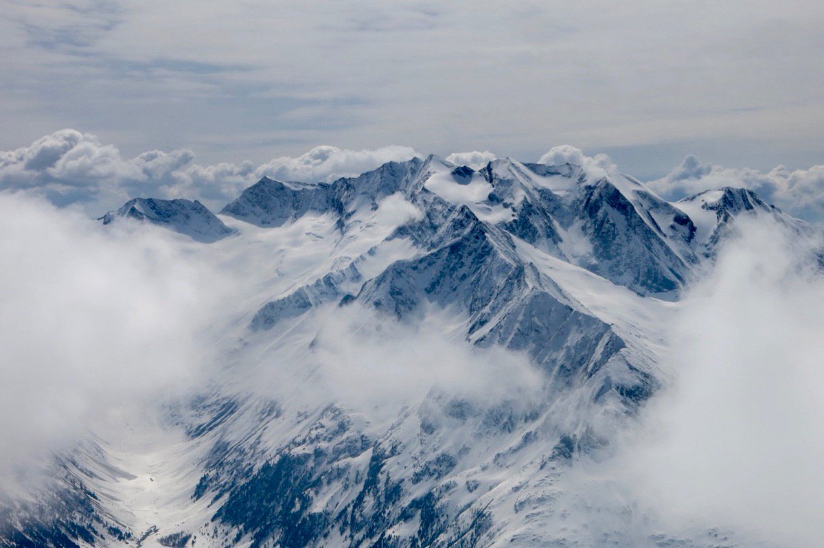 planetski's tweet image. Check out the latest #snowforecast for the Easter weekend. 
PlanetSKI is in the Tirol and it’s all looking rather good: 
planetski.eu/news/11676
@VisitTirol #hintertuxgletscher #easterskiing #letsgoskiing ❄️⛷️❄️🏂❄️