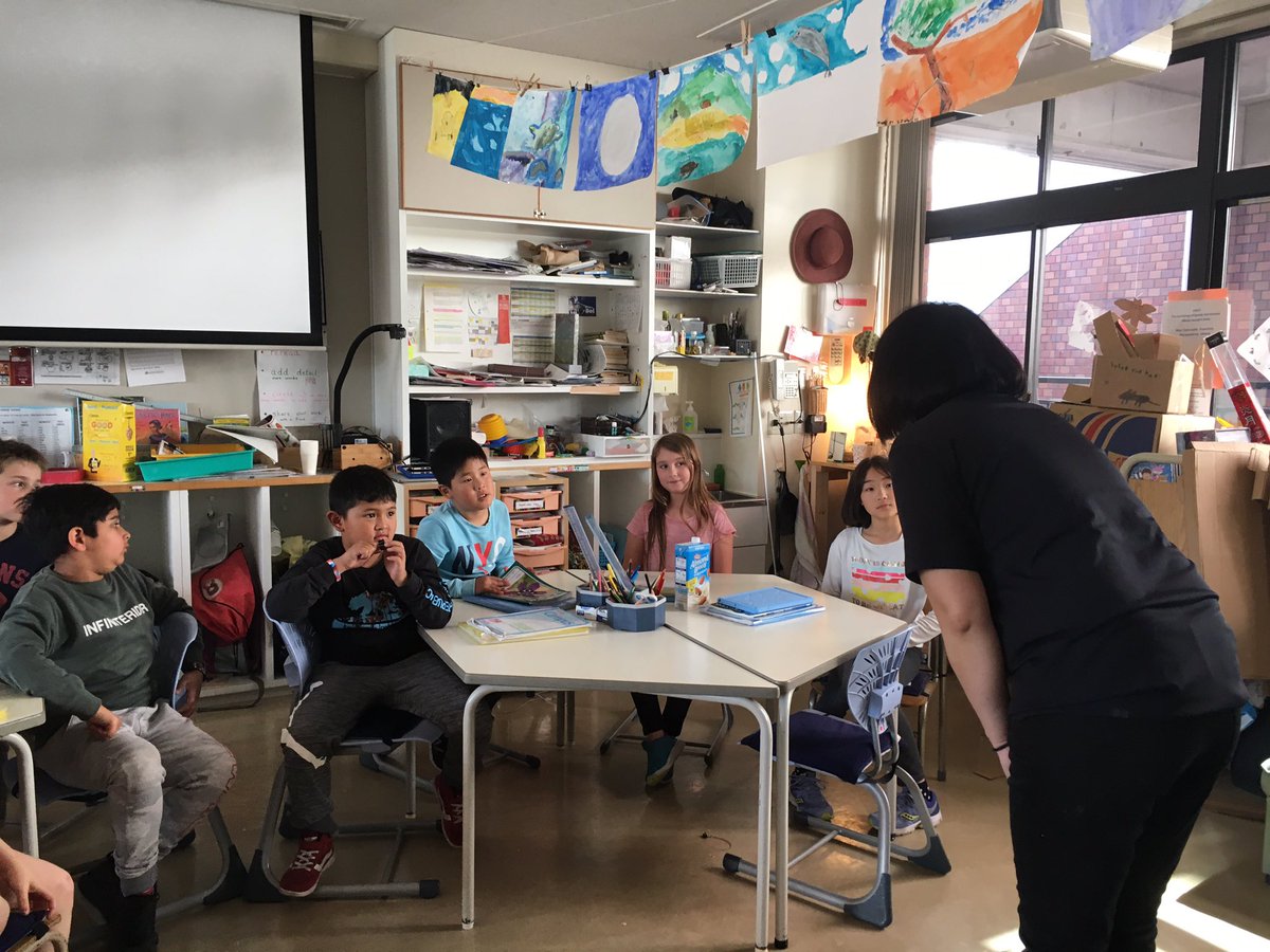 Hirasensei's tweet image. A few staff members from Starbucks came to talk about the concept of Omotenashi (hospitality with warm hearts) to Grade 3 students as a part of their PYP unit. Now students will use the concept and make a shopping skit as their written task. #yislearning #pypjapanese #omotenashi