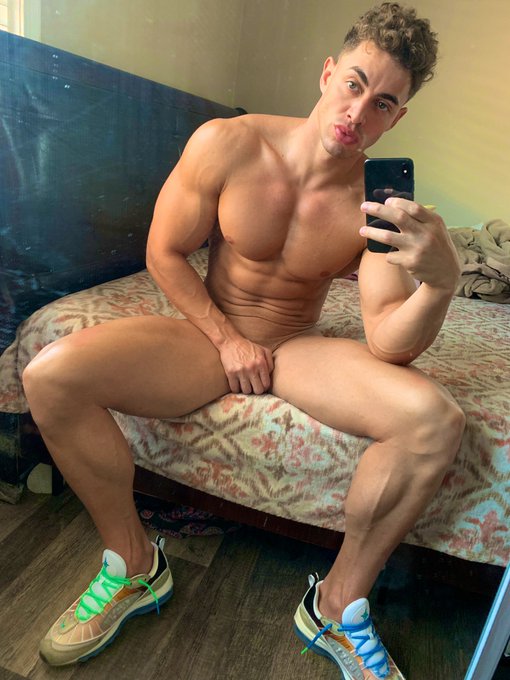 😏 https://t.co/UPOBj2cJQv<a href="/tag/iphone"class="tags"><span>#iphone</span></a><a href="/tag/iphone11pro"class="tags"><span>#iphone11pro</span></a><a href="/tag/iphone11"class="tags"><span>#iphone11</span></a><a href="/tag/slowfie"class="tags"><span>#slowfie</span></a>