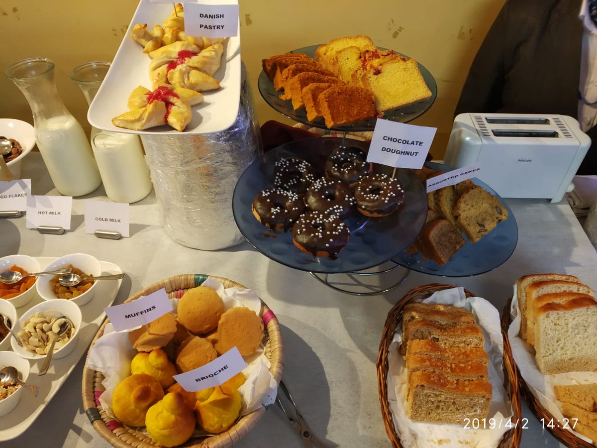 Gunika09214380's tweet photo. #IndismartBreakfast 😍that was such a wonderful experience learns how to prepare breakfast for the guest in hotels and how to serve them..Thank you IIHM for giving us a great opportunity how to deal with the guest how to take orders from the guest how to fulfil guest needs https://t.co/9exA1toW2g