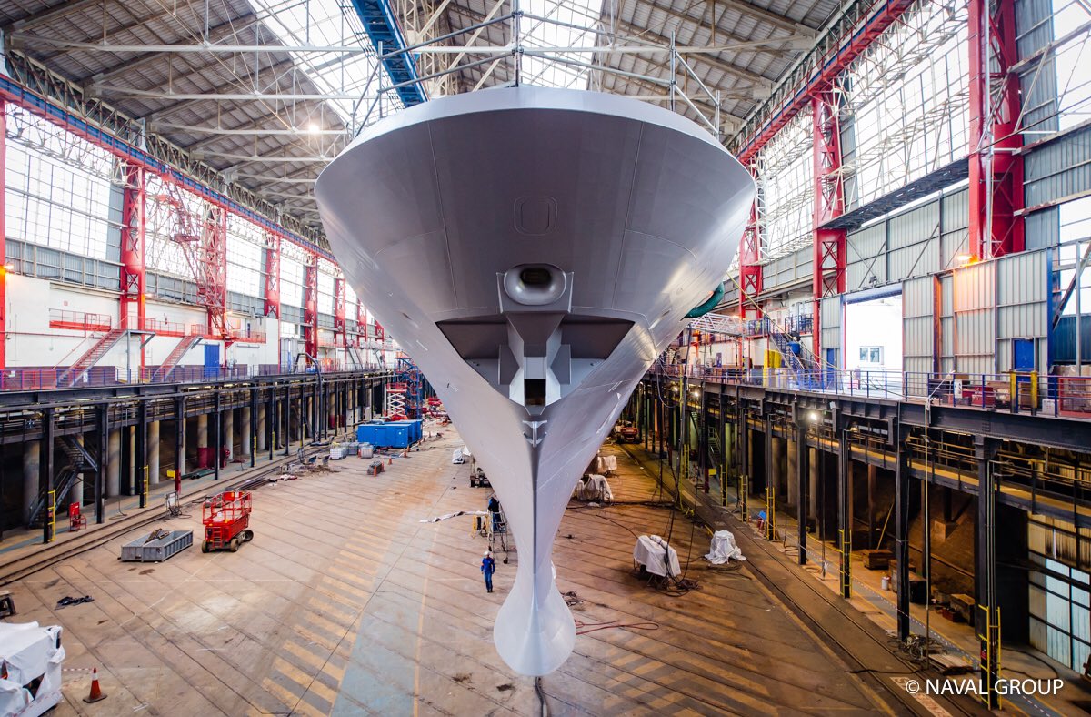 H-2 avant la mise à flot de la 9eme frégate #FREMM Alsace aux capacités de défense aérienne renforcées #navgeek ⚓️🏄🏼‍♂️