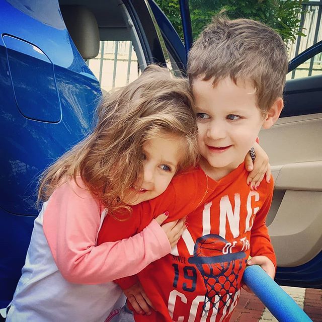 InternetQueenIL's tweet image. Nothing like a twin bond 
#rarelove