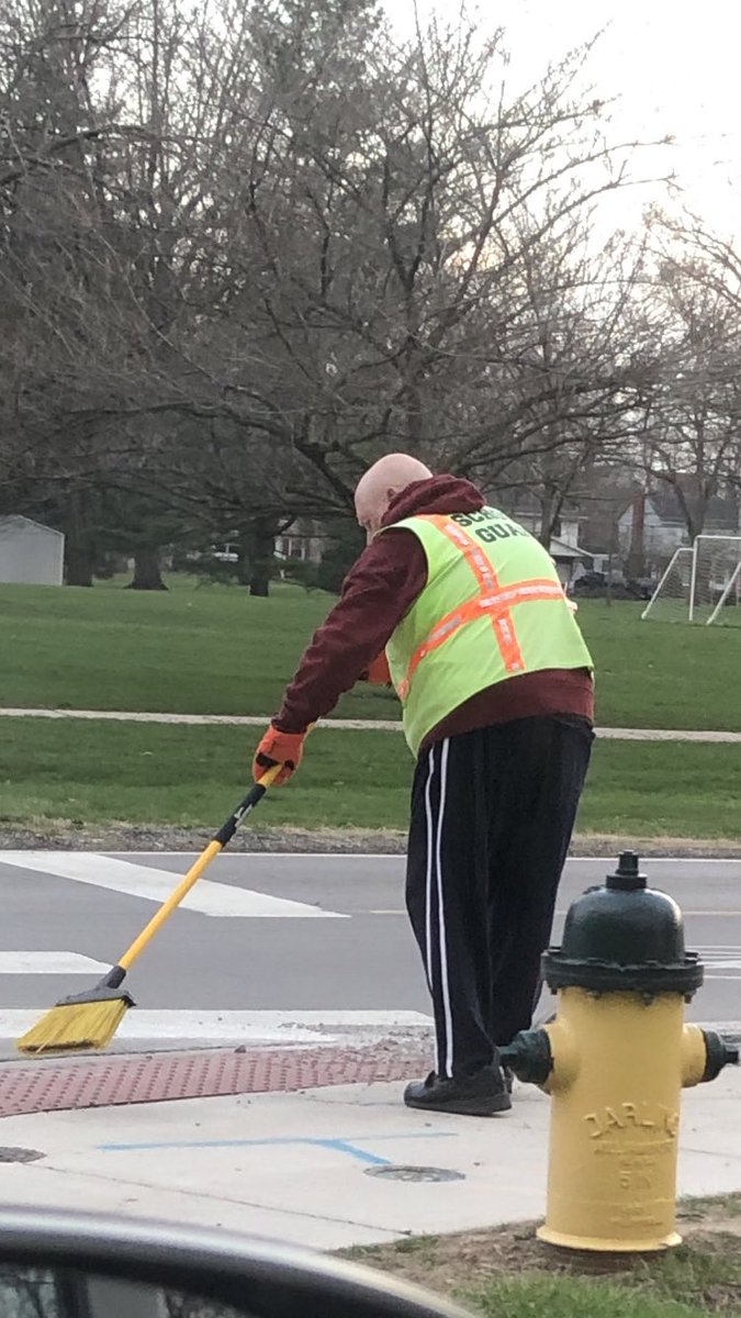 Last night at 7:35 pm this awesome guy was out getting our crosswalks ready for kids! Thank you!!
#aboveandbeyond @francis_scruci <a href="/bghs_cc/">BGHS_CC</a> <a href="/pjwillibgcs1/">pjwilli@bgcs</a> <a href="/JimLangBGCS/">Jim Lang</a>