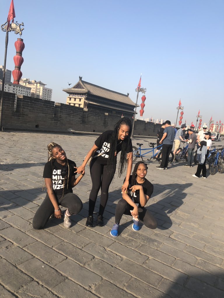 ari_riri's tweet photo. @SCA_Activists @AssataDaughters look at ya girls repping all the way from Xi’an ✊🏾🇨🇳 #studyabroad #BlackExcellence #lovemystudents https://t.co/iWVqvg9CXm
