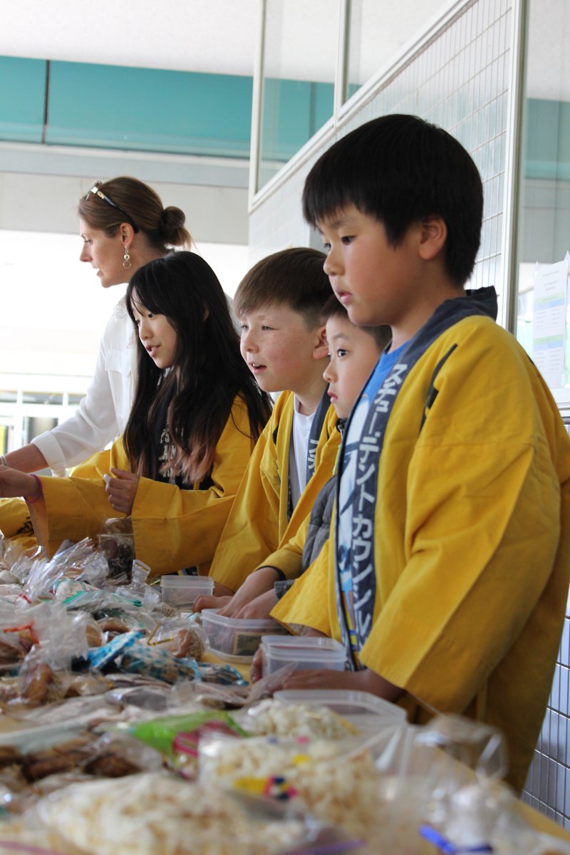 asijessc's tweet photo. Excited #BakeSale customers kept our #studentcouncil members busy. Hoping for great sales tomorrow too! #elementaryschool #fundraising https://t.co/sHQpqCfr4A