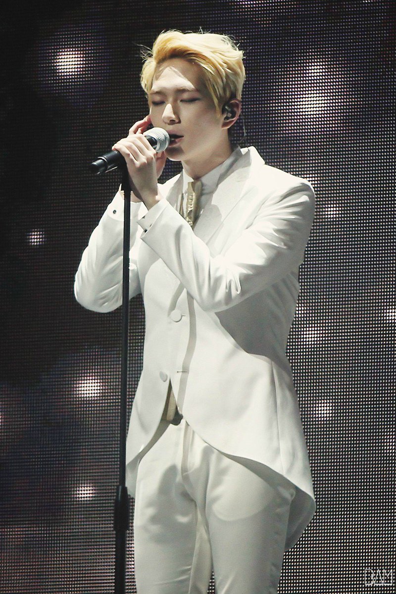 Blonde Jinki is serving looks too, you know 