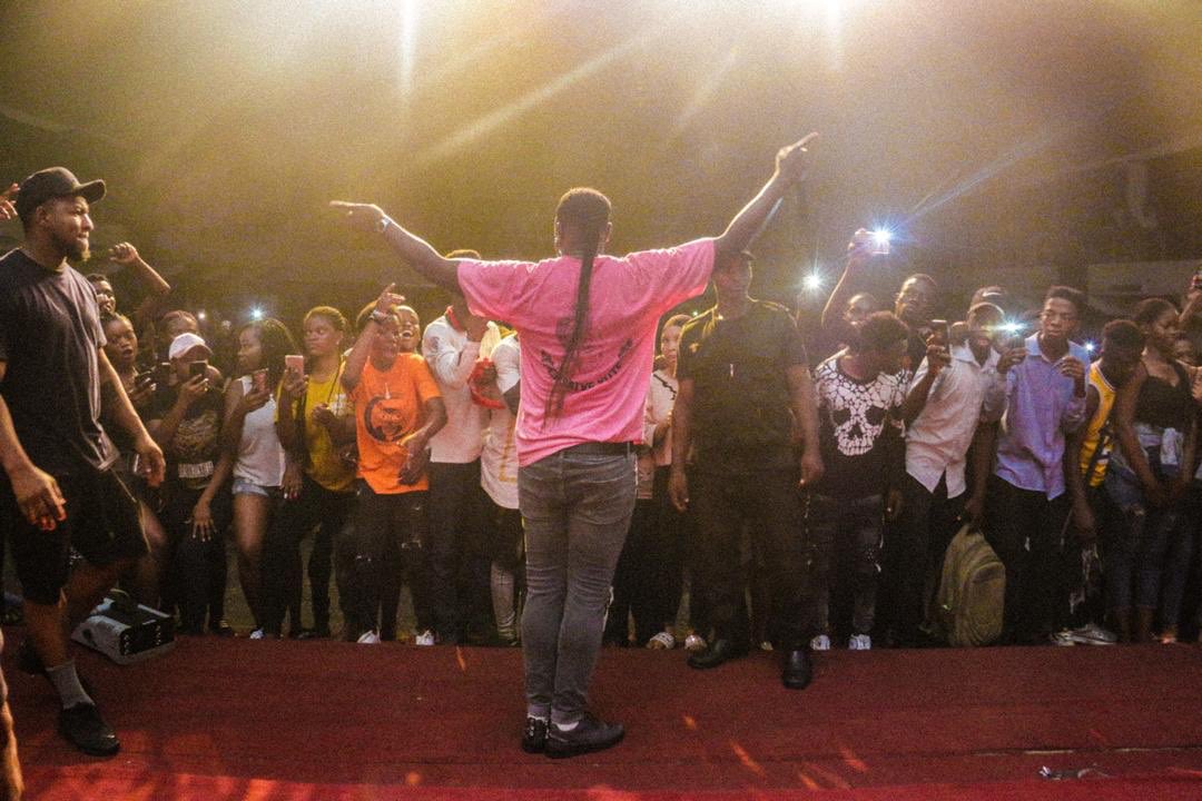 RuzziNation's tweet photo. LEADCITY CAME OUT LAST NIGHT!!! THANK YOU SO MUCH!!! @Peruzzi_VIBES MAKING HISTORY. #Heartworktour 📸:@novocainessss https://t.co/Q5j4HUCAzy
