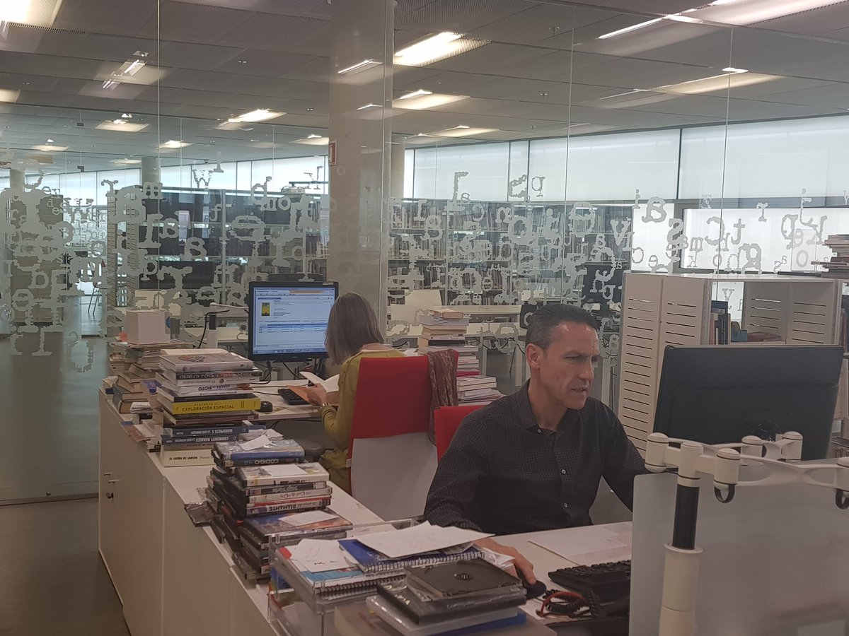 lolarobador's tweet photo. Espacio luminoso que contribuye al estudio, la lectura y el pensamiento. Allí Cristina, César y Angélica llenan de amabilidad y profesionalidad el servicio. Gracias. #losinvisibles #ensilencio #BibliotecapúblicadeBurgos https://t.co/F24HDOaDEZ