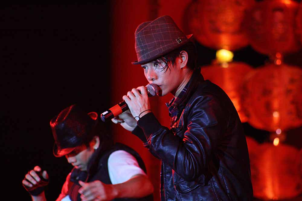 oung702's tweet photo. ตลาดวายแล้วหราาา งั้นนุชเล่น #ครั้งแรกที่เจอเป๊ก บ้างนะ พอดีเพิ่งว่าง อะแฮร่!! ถ้าพูดถึงครั้งแรกที่เจอเป๊กตัวเป็นๆก็ปี 53 นั่นแหละค่ะ พอดีเป๊กมาหาถึงบ้าน 55555 หลังจากติดตามมาตั้งแต่ซิงเกิ้ลแรก พอได้เจอตัวเป็นๆถึงกับตะลึงงัน ใบ้แดกไปเลยคร๊อบคุณผู้โช้มมม 😂😂😂 #เป๊กผลิตโชค https://t.co/P5hWTuZYdk
