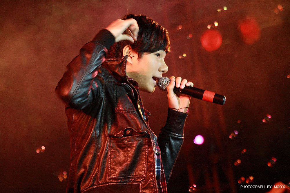 oung702's tweet photo. ตลาดวายแล้วหราาา งั้นนุชเล่น #ครั้งแรกที่เจอเป๊ก บ้างนะ พอดีเพิ่งว่าง อะแฮร่!! ถ้าพูดถึงครั้งแรกที่เจอเป๊กตัวเป็นๆก็ปี 53 นั่นแหละค่ะ พอดีเป๊กมาหาถึงบ้าน 55555 หลังจากติดตามมาตั้งแต่ซิงเกิ้ลแรก พอได้เจอตัวเป็นๆถึงกับตะลึงงัน ใบ้แดกไปเลยคร๊อบคุณผู้โช้มมม 😂😂😂 #เป๊กผลิตโชค https://t.co/P5hWTuZYdk