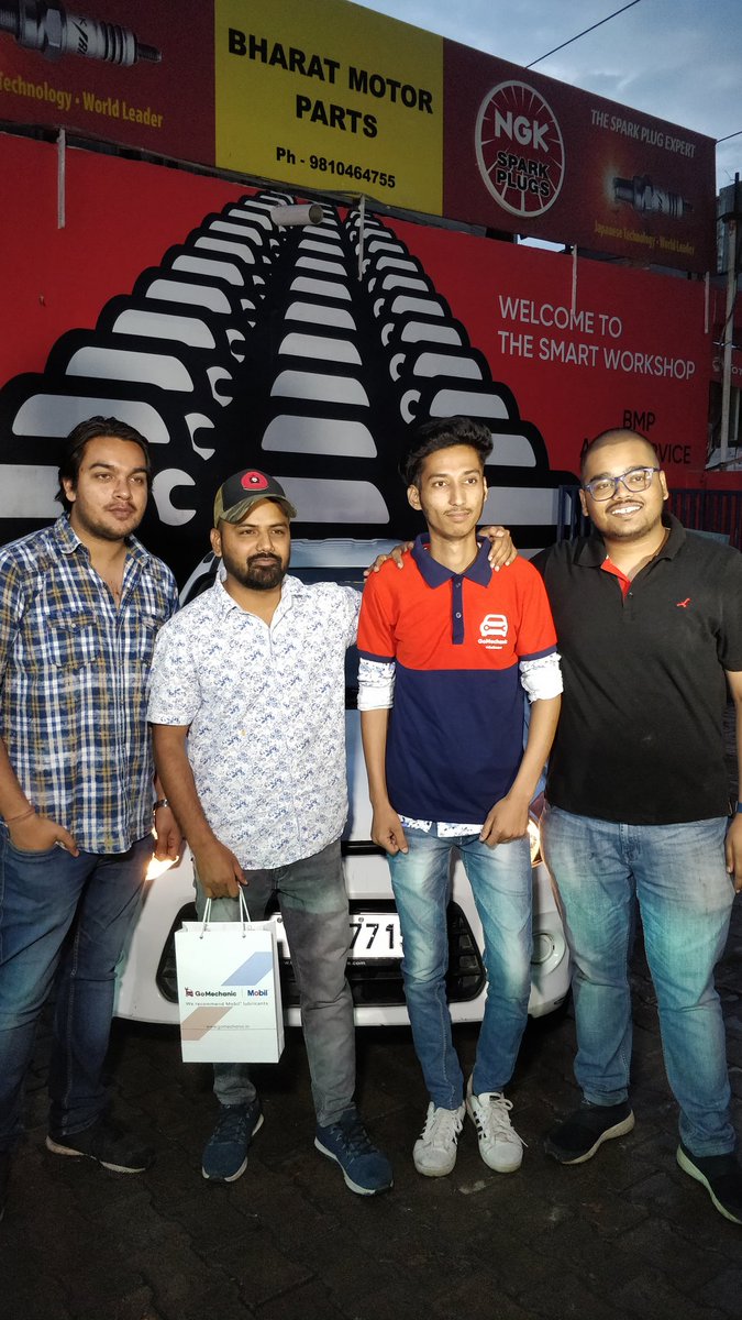 gomechanicindia's tweet photo. GoMechanic collaborated with the one and only @mycountrymyride!
Irfan has a great presence on and off the camera and we had great time with him.
.
.
.
#collaboration #youtubeindia #youtube #Gomechanicworkshops #carmechanic #delhincr #mumbai #hyderabad #pune #bangalore https://t.co/XZp32x5JiO