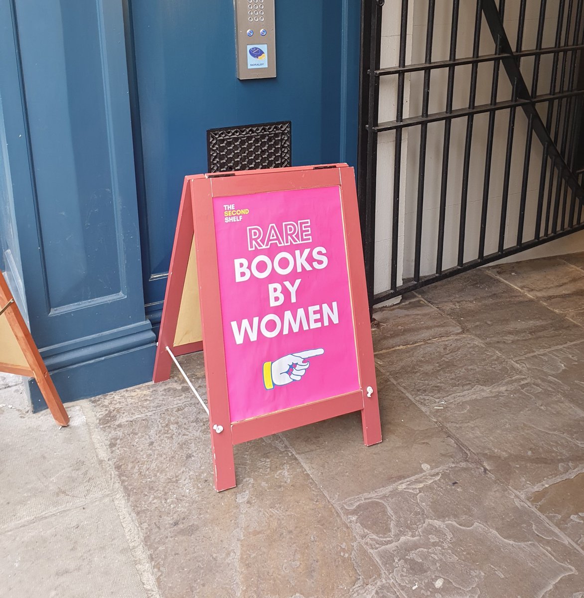 nushkino's tweet image. Walking and talking #cogx through Soho on a beautiful Spring day and I just spotted this sign 😍 Can&apos;t wait for the AI and a tech bookstore at CogX x @blackwellbooks 10-12th June in London&apos;s King&apos;s Cross @cognition_x #knowledgequarter