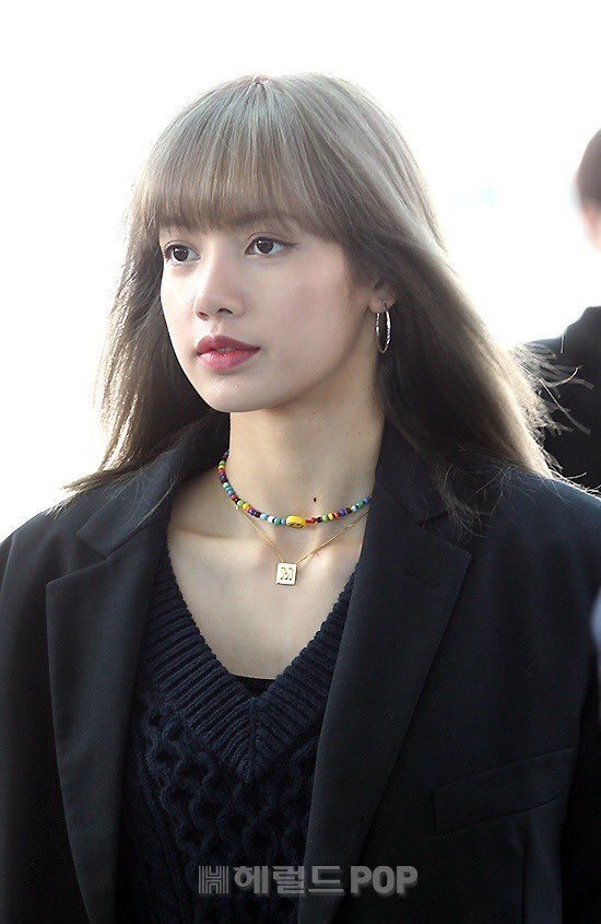 BLACKPINKLISA10's tweet photo. เจอสักทีร้านที่พิซูกับลิซชอบใส่ คืองงไปสรรหาใส่กันได้ไง เหมือนเป็นแบรนด์เปิดใหม่555555 นำเทรนด์ที่แท้ ล่าสุด sold out #BLACKPINK  #LISA #JISOO https://t.co/XcfMuAuBff