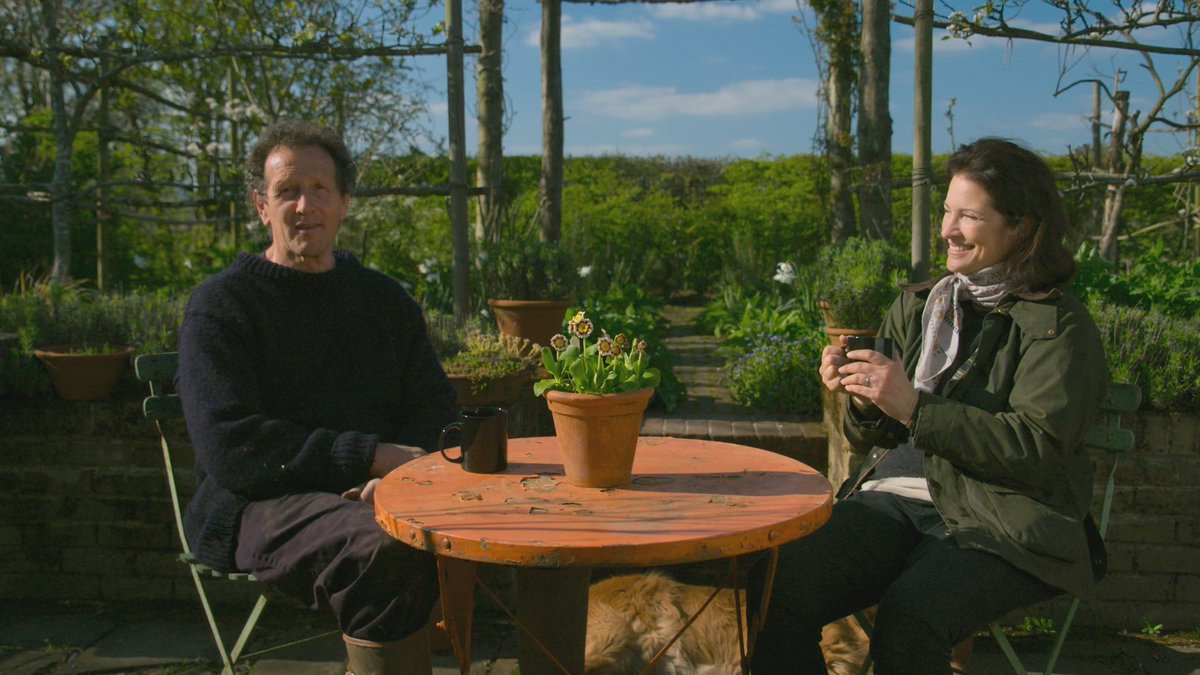 GWandShows's tweet photo. If you're planning to get out in your garden this #EasterWeekend, make sure you tune into #GardenersWorld this Friday. We've got an hour-long show packed full of timely advice and beautiful gardens, and Rachel joins Monty at Longmeadow. See you at 8.00pm 😎🌷🐾 https://t.co/ZzE7YXwzuv