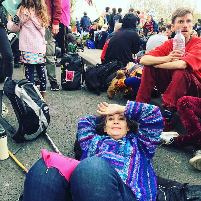 Rebel Rebel – If this is what it takes. somethingbeginningwithc.com/2019/04/18/reb…