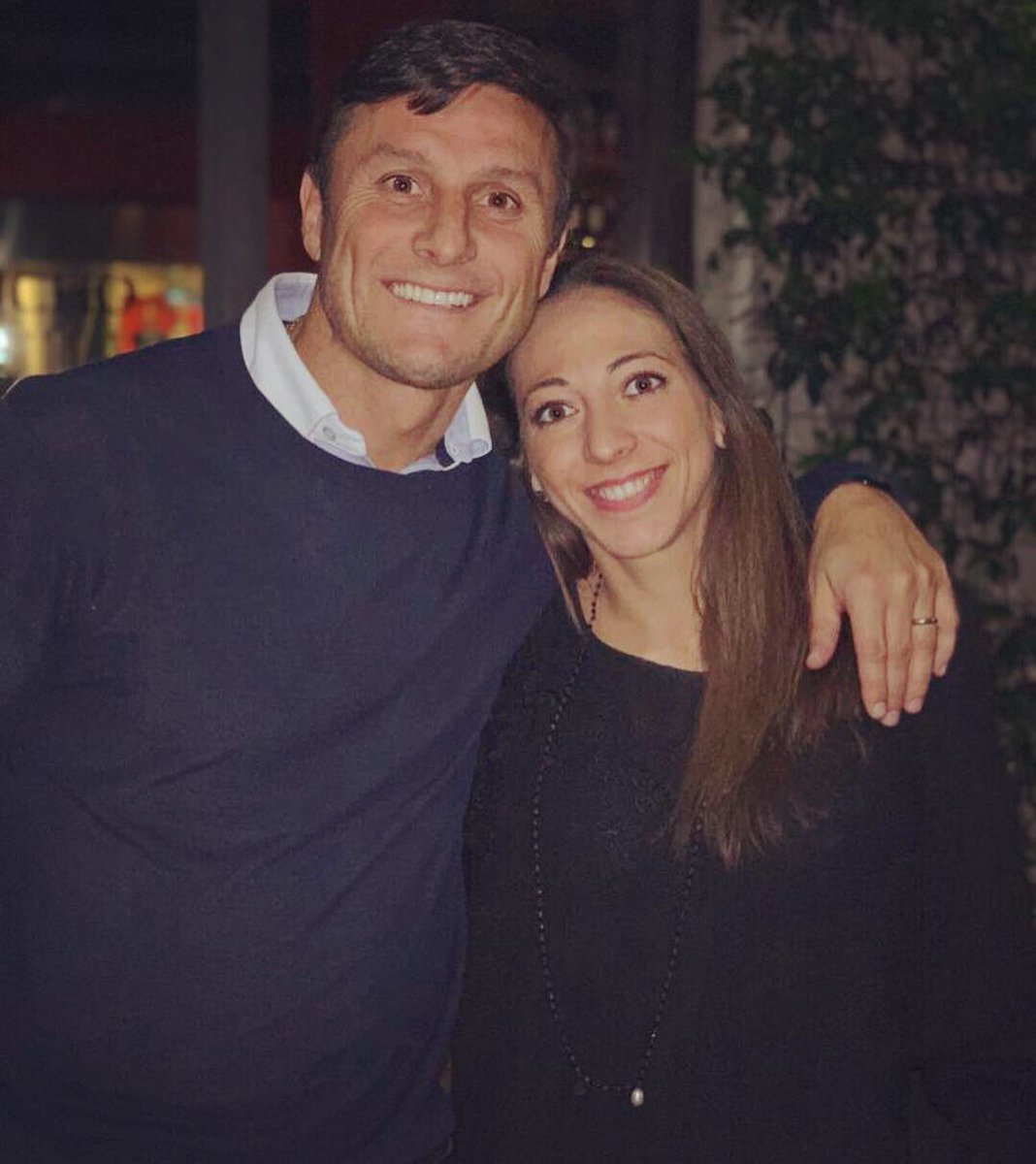 Faby_Howmuch's tweet photo. Grazie Capitano @javierzanetti per questa splendida serata.. ! 🖤💙
.
.
.
#teamdinner #squadraus #sanerisate #bellissimaserata
#ourgirlsArehere #interwomen #fcinter #elgaucho #jz4 #pupi #amale https://t.co/cFdOn9HtJk