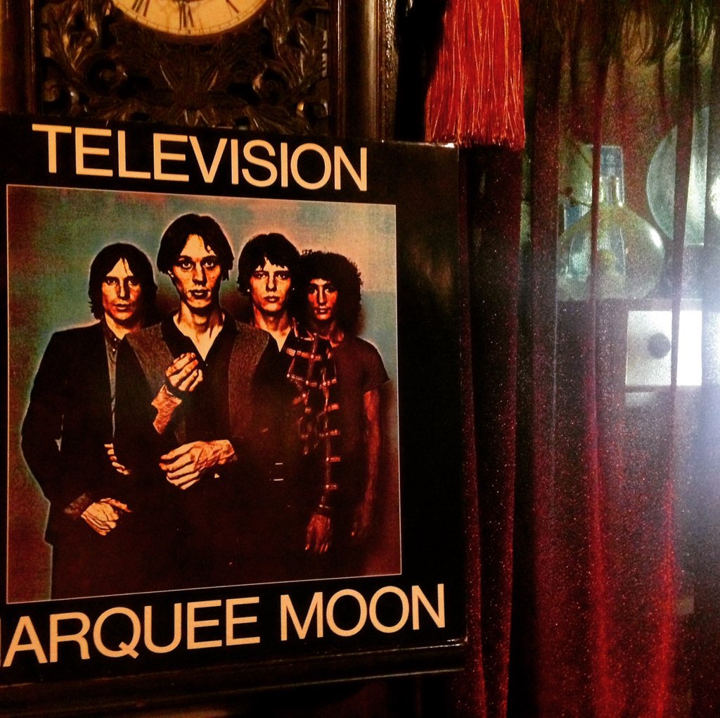 BarVINGA's tweet photo. アナログ盤で聴くテレビジョンのマーキームーン🌕
#televisionmarqueemoon
#barvinga
#bar頻伽
#ビンガ https://t.co/RR1WkbZgPN